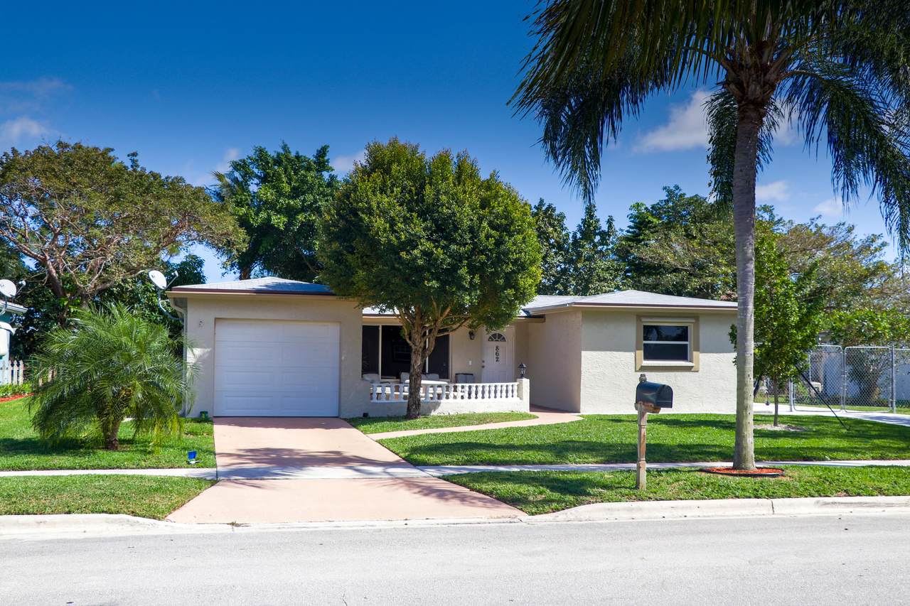 862 69th Terrace - Photo 1