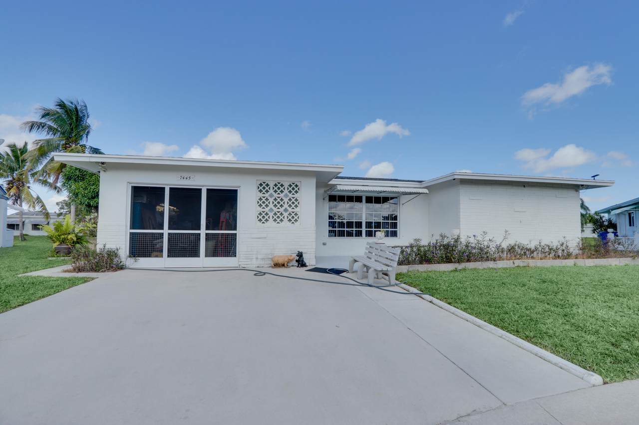 7445 7 Court - Photo 1