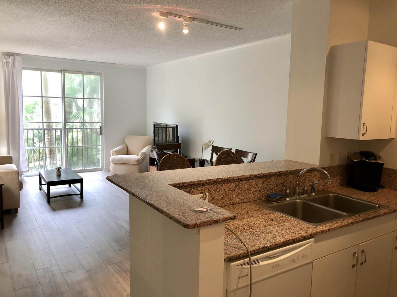 630 Sapodilla Avenue - Photo 1