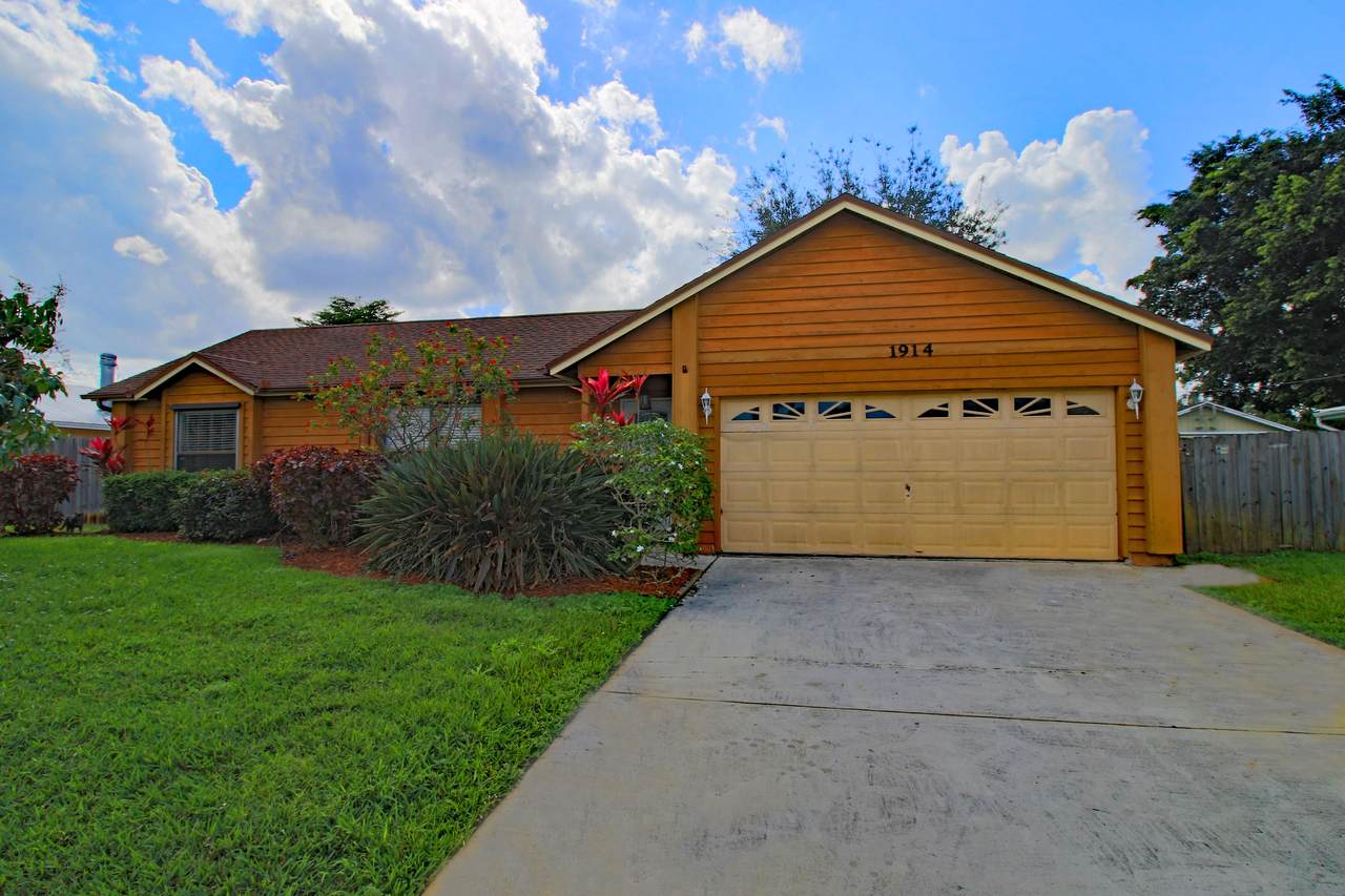 1914 Gold Lane - Photo 1