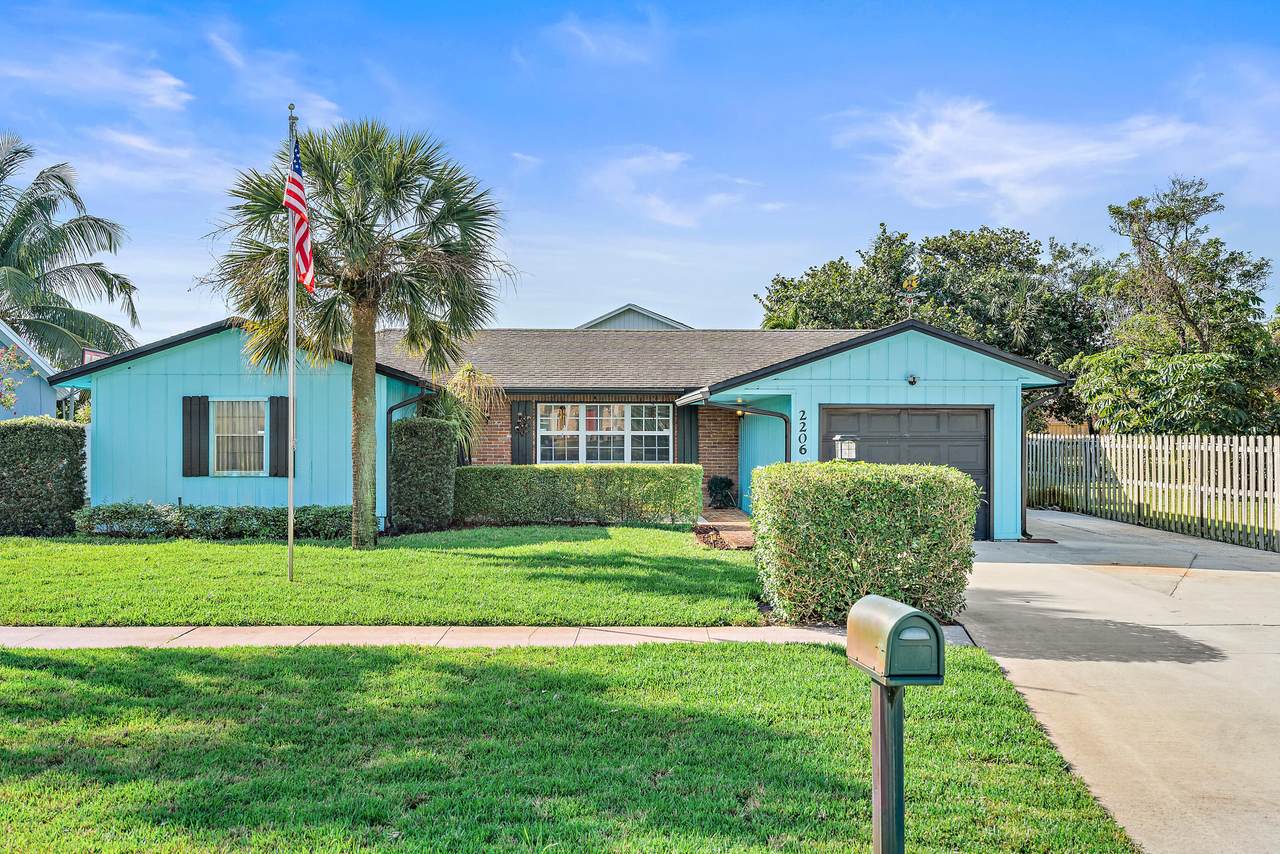 2206 Palmetto Road - Photo 1