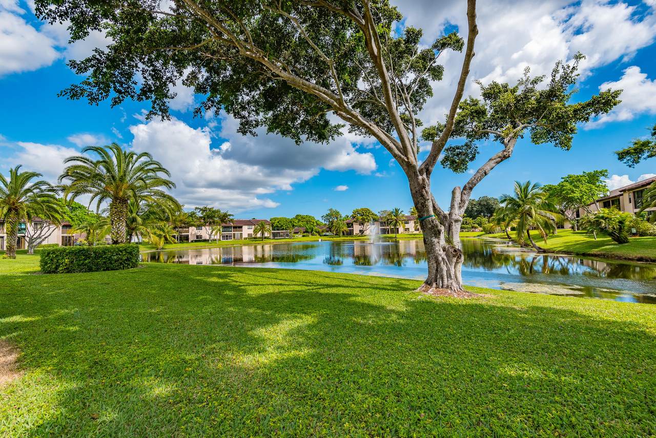 9289 Vista Del Lago - Photo 1