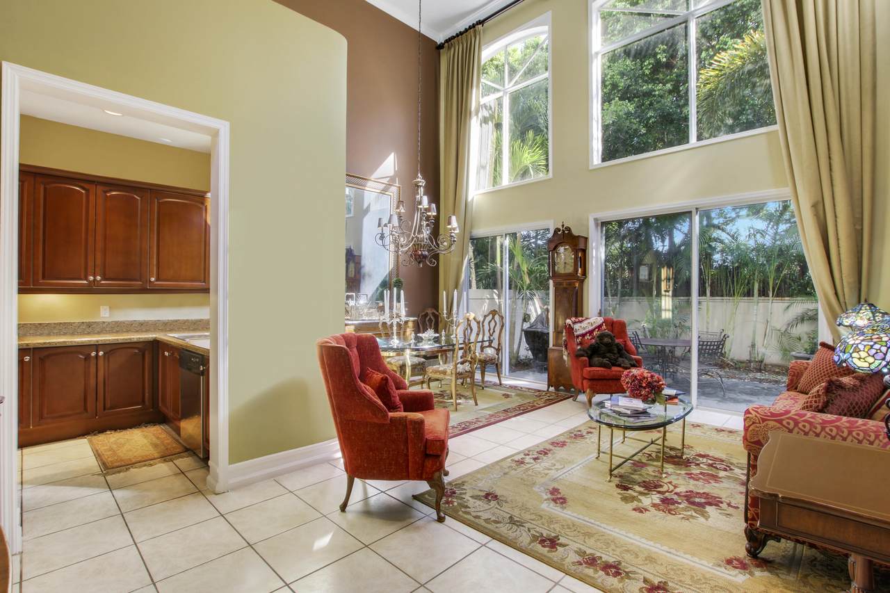 2526 52nd Street - Photo 1