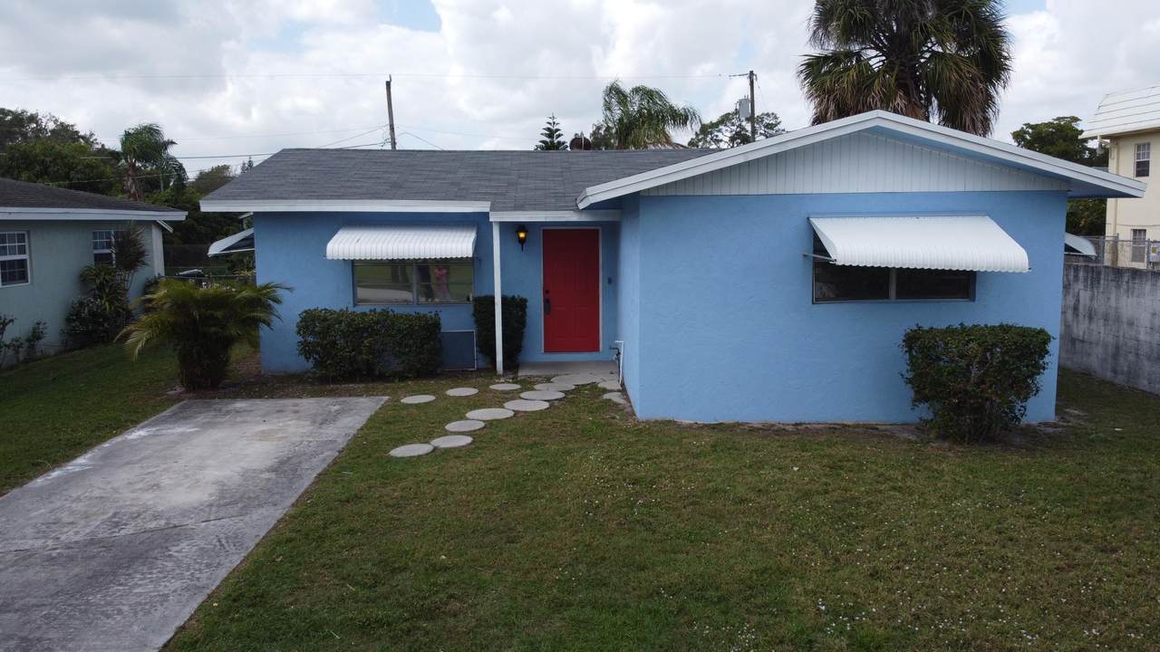 545 Perry Avenue - Photo 1