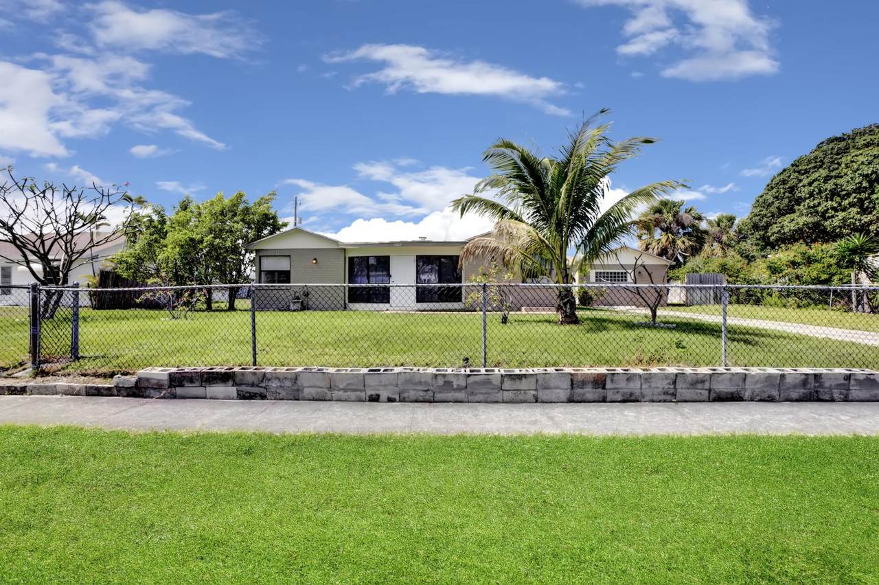 1007 3rd Street - Photo 1