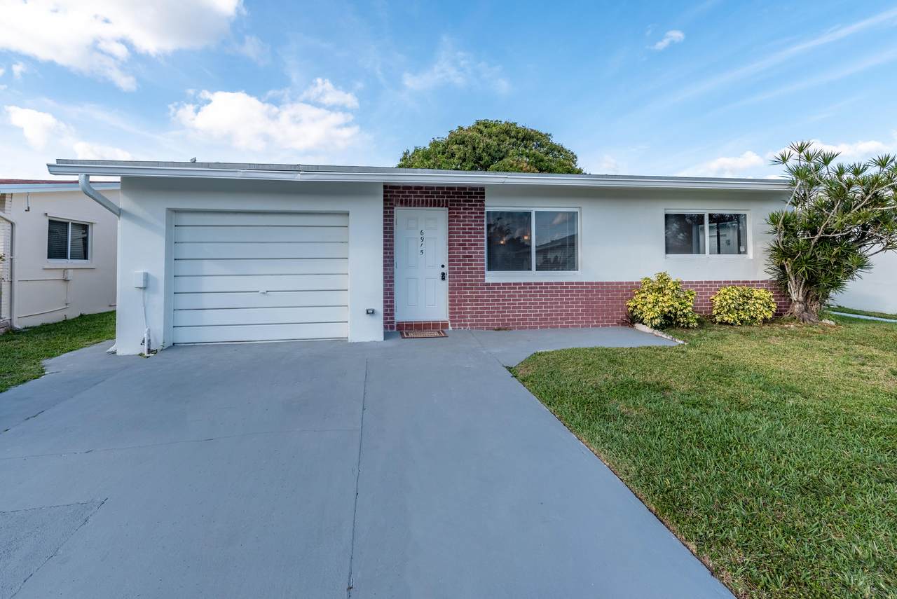 6915 11 Court - Photo 1