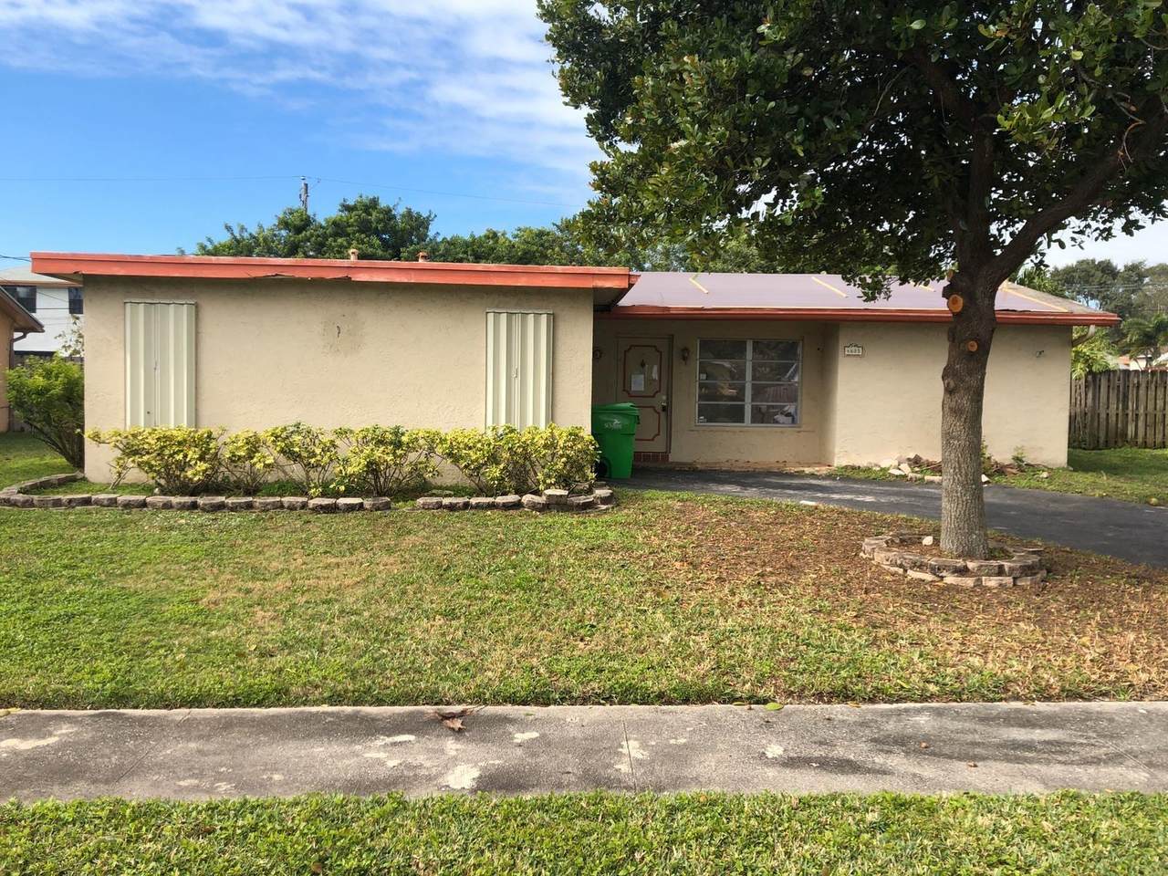 4685 113 Avenue - Photo 1