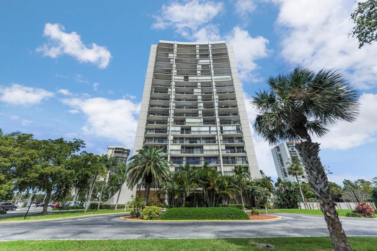 2425 Presidential Way - Photo 1