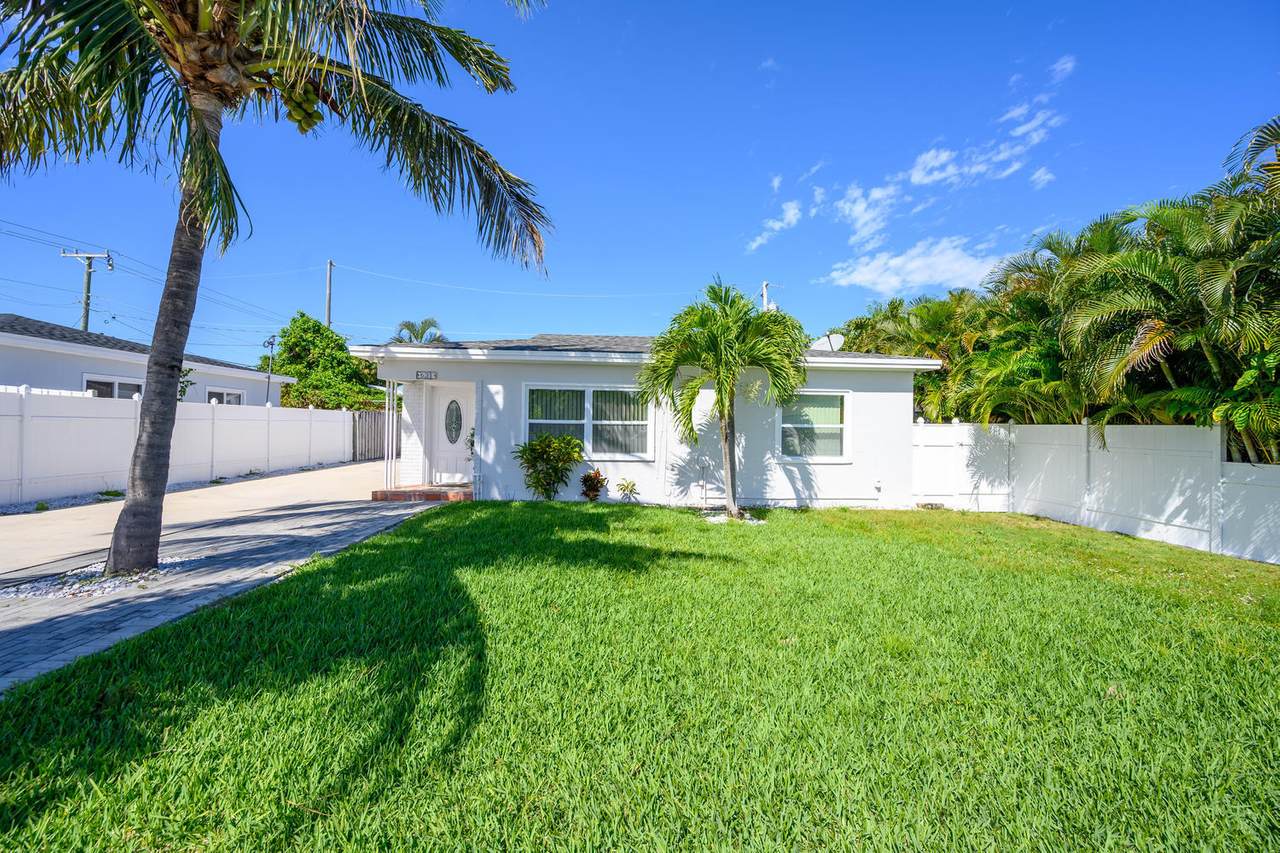 621 Hudson Road - Photo 1