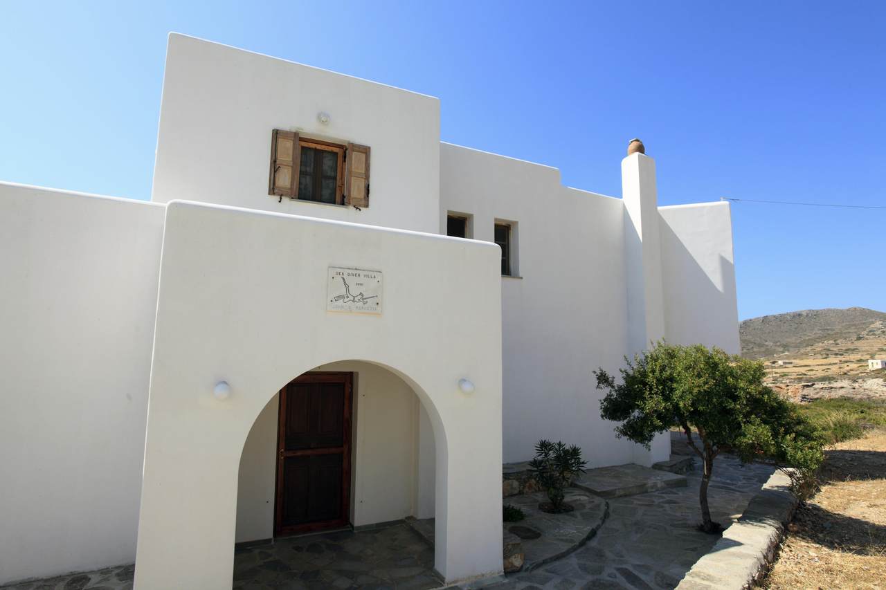 3 Sikinos, Allopronia, Greece - Photo 1