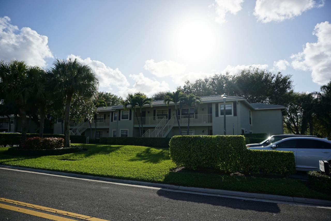 15 Stratford Drive - Photo 1