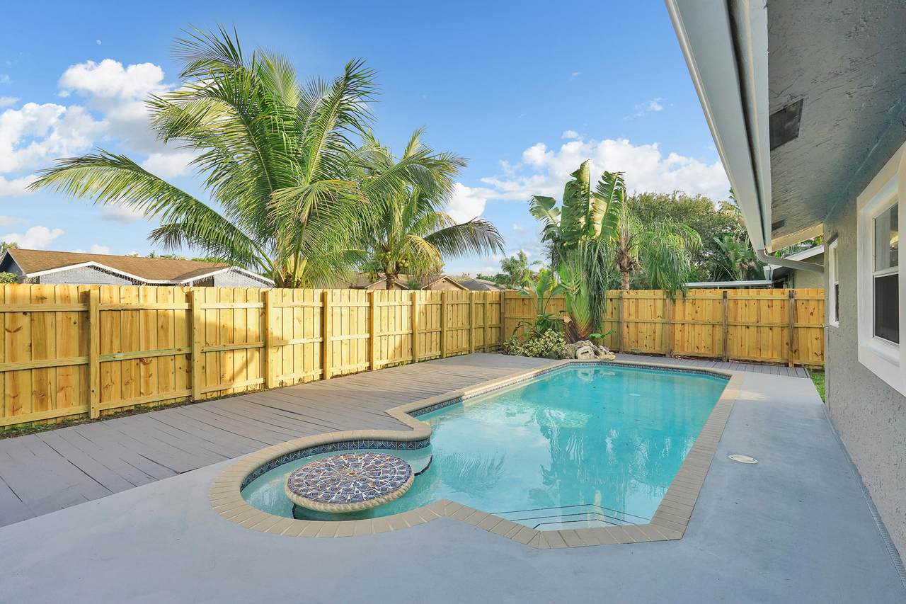 860 49th Way - Photo 1 860 49th Way - Photo 1