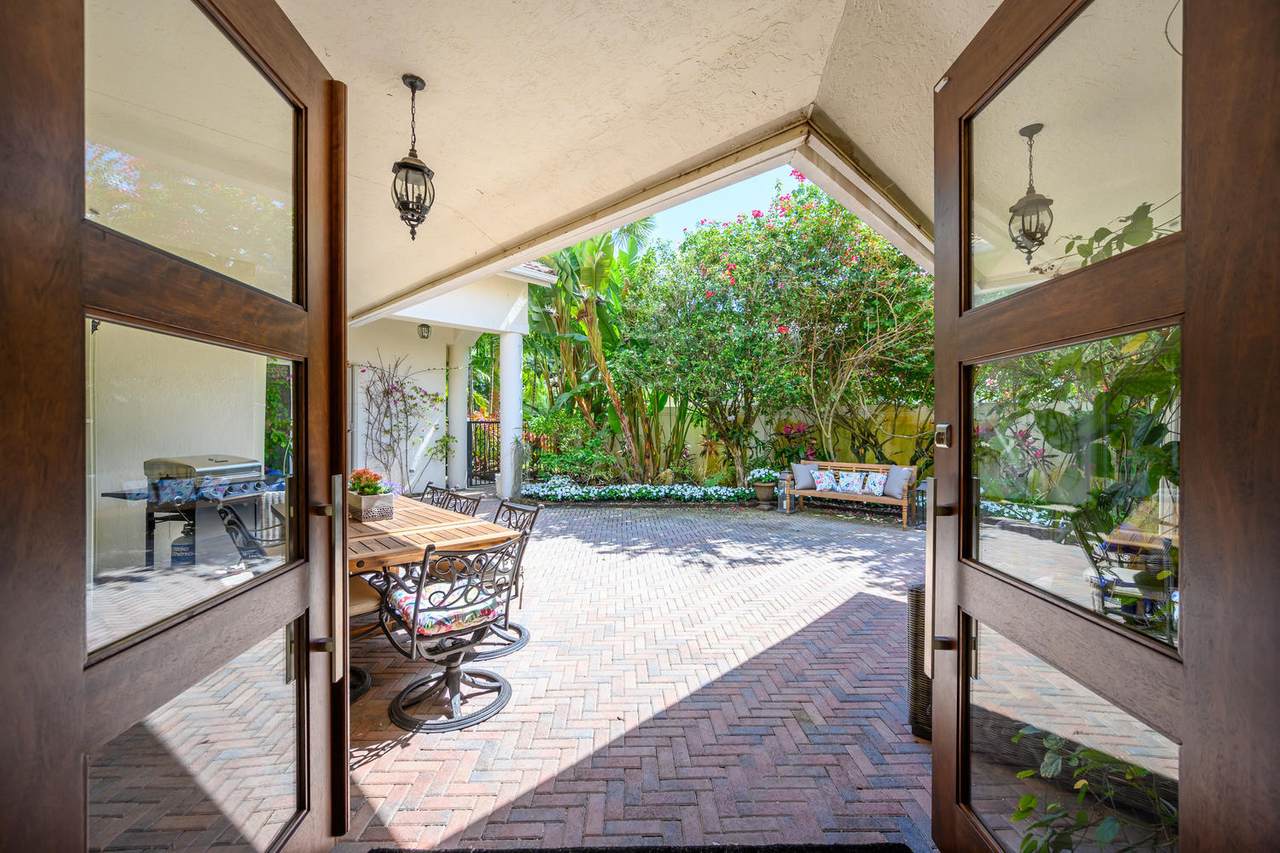 2961 Twin Oaks Way - Photo 1