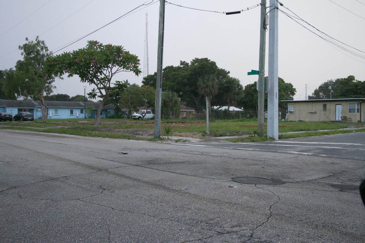 1100 8th Street - Photo 1