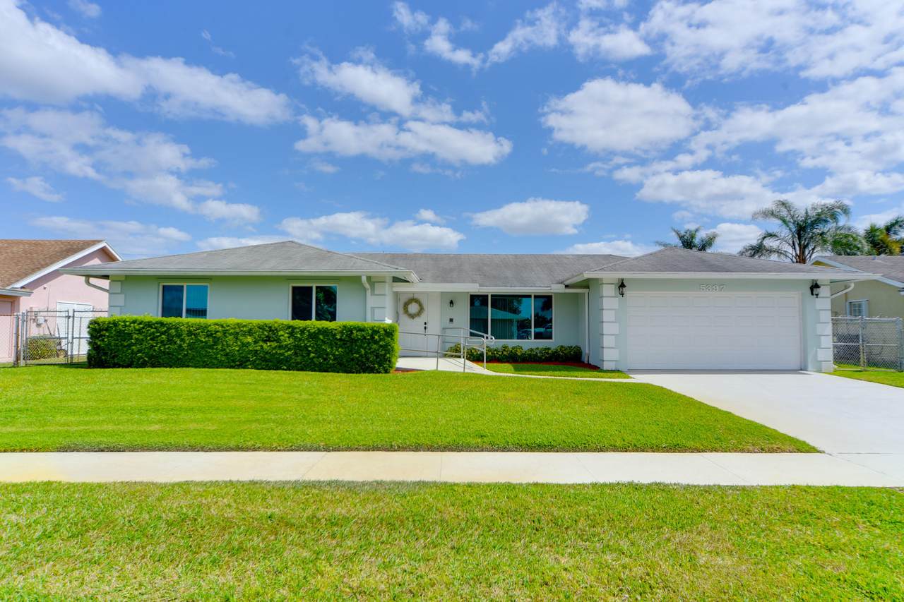 5397 Sandhurst Circle - Photo 1