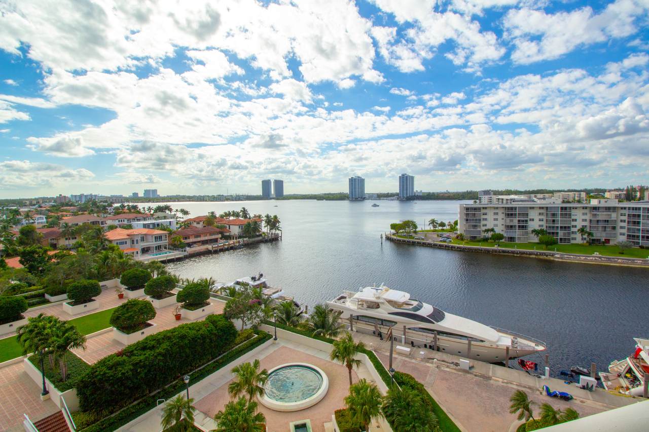 1000 Island Boulevard - Photo 1