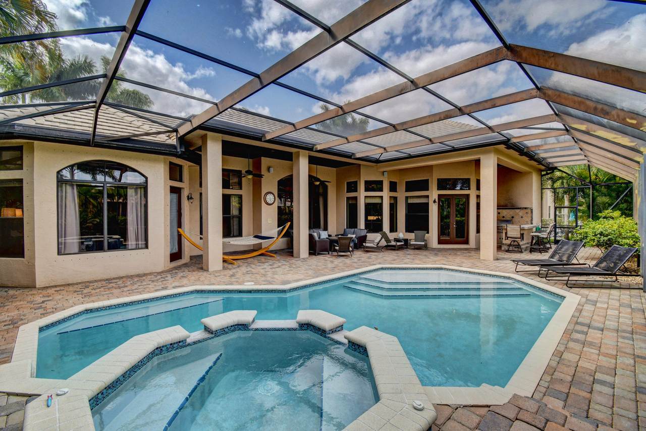 10573 Versailles Boulevard - Photo 1