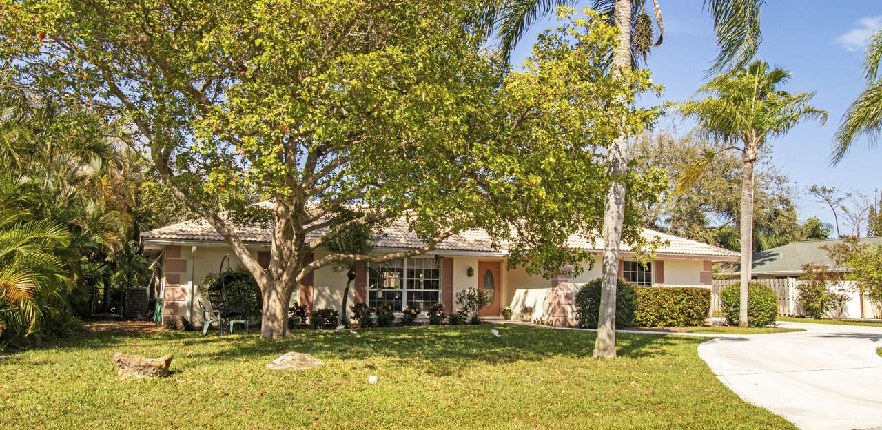 334 Fairway - Photo 1