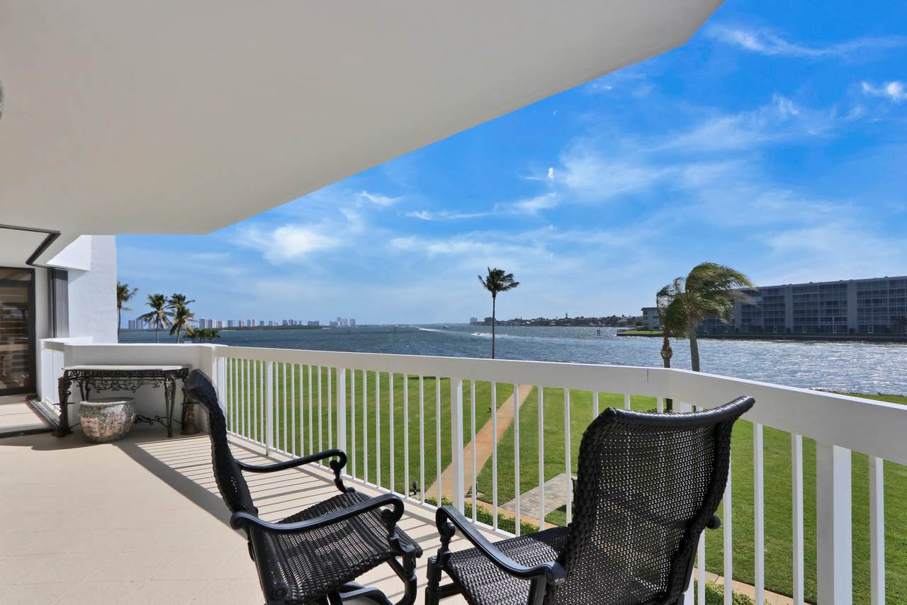 115 Lakeshore Drive - Photo 1