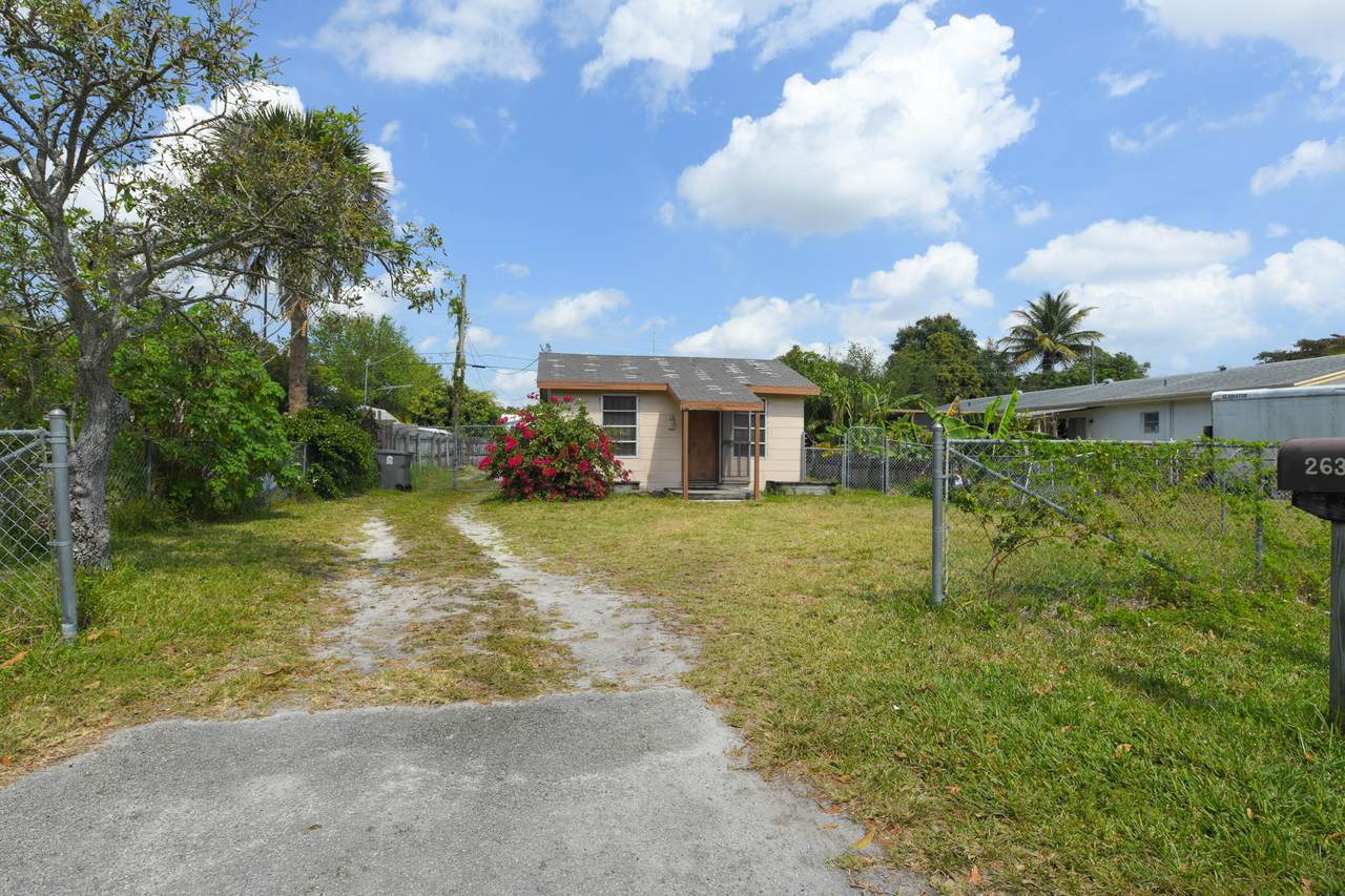 2633 Hiawatha Avenue - Photo 1
