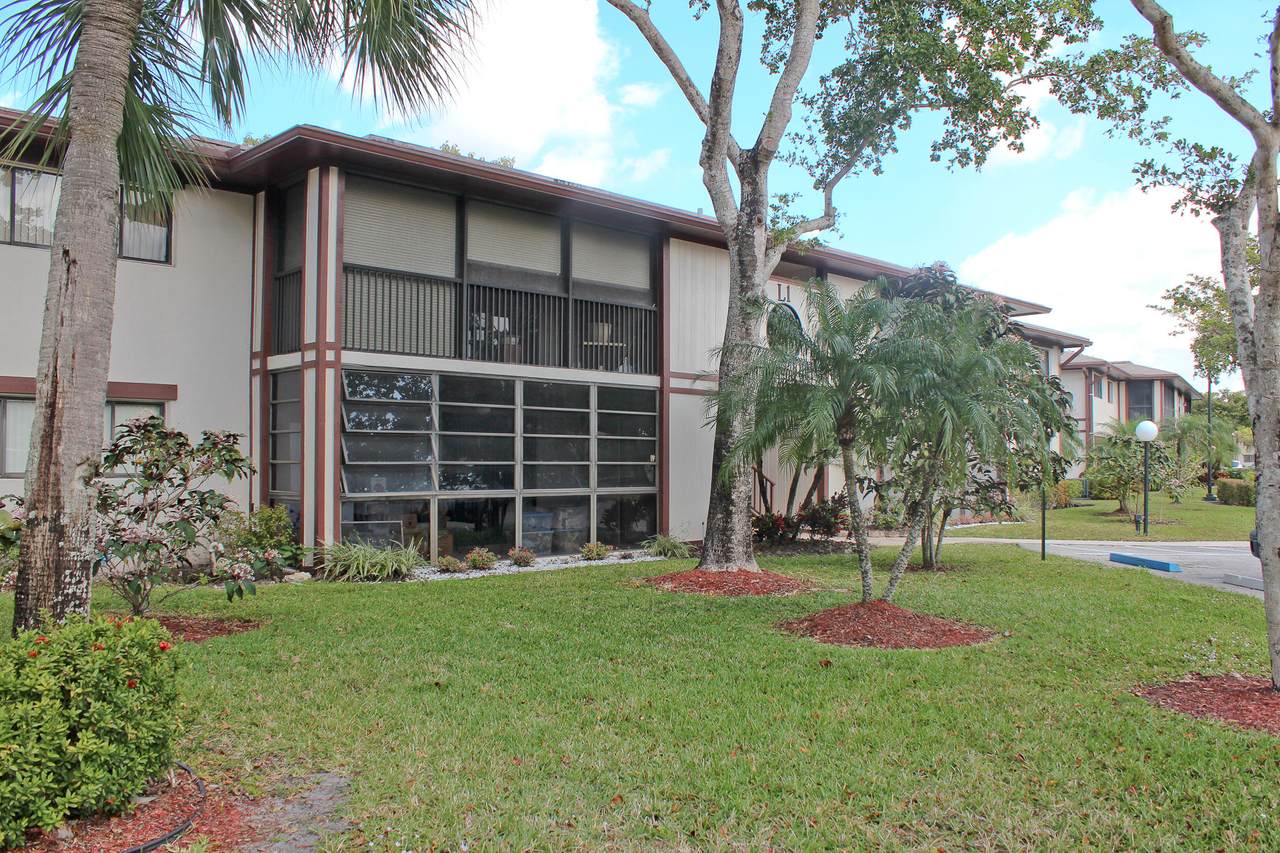 9486 Belfort Circle - Photo 1