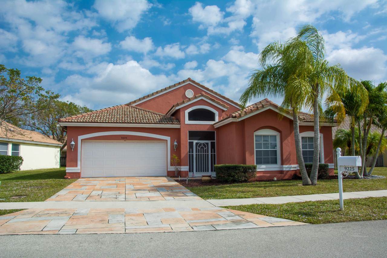9225 Cove Point Circle - Photo 1