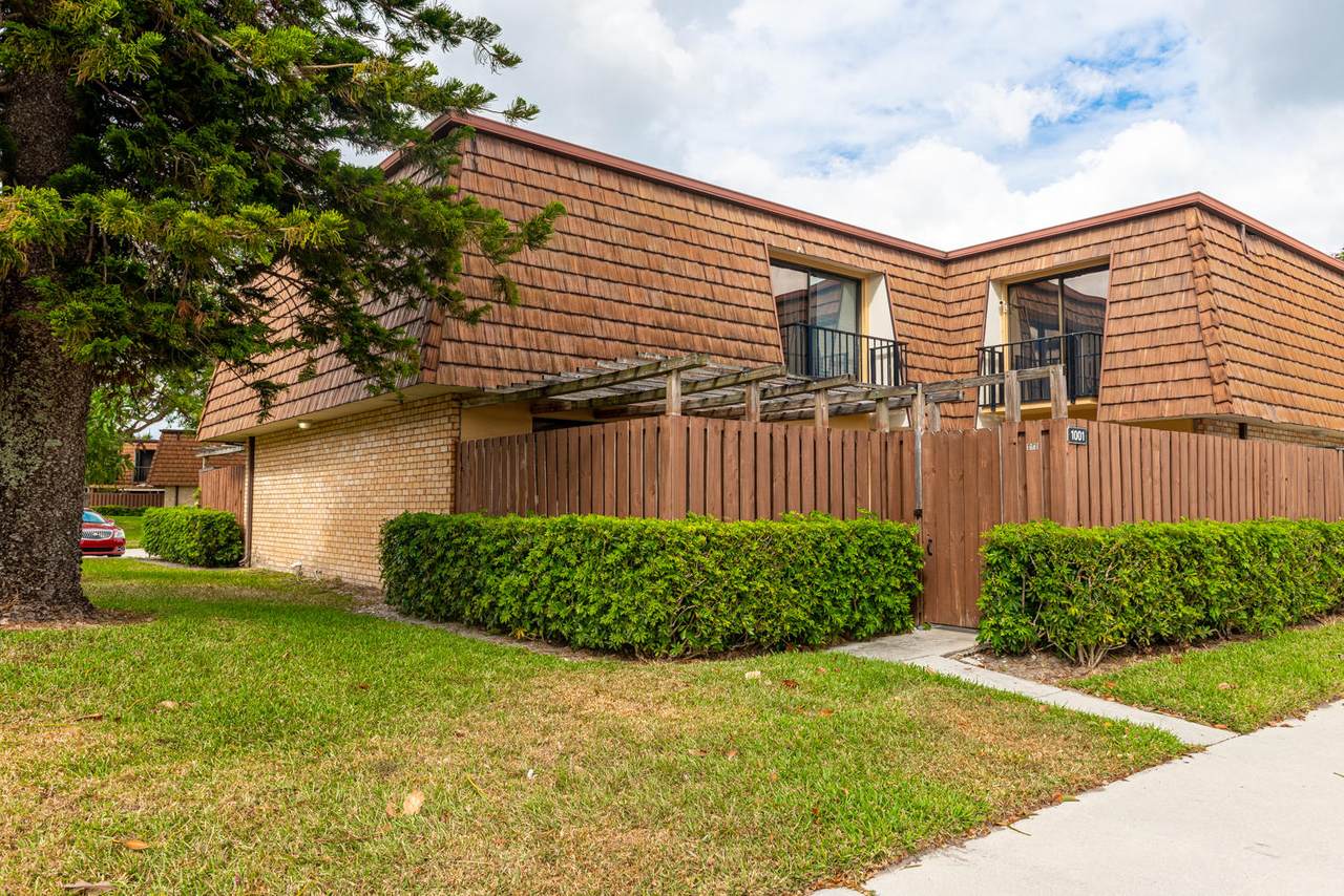 1001 10th Lane - Photo 1