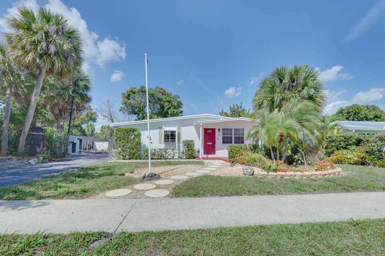 919 Laurel Drive - Photo 1