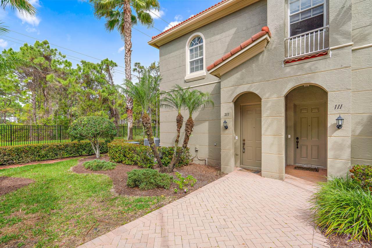 4901 Bonsai Circle - Photo 1