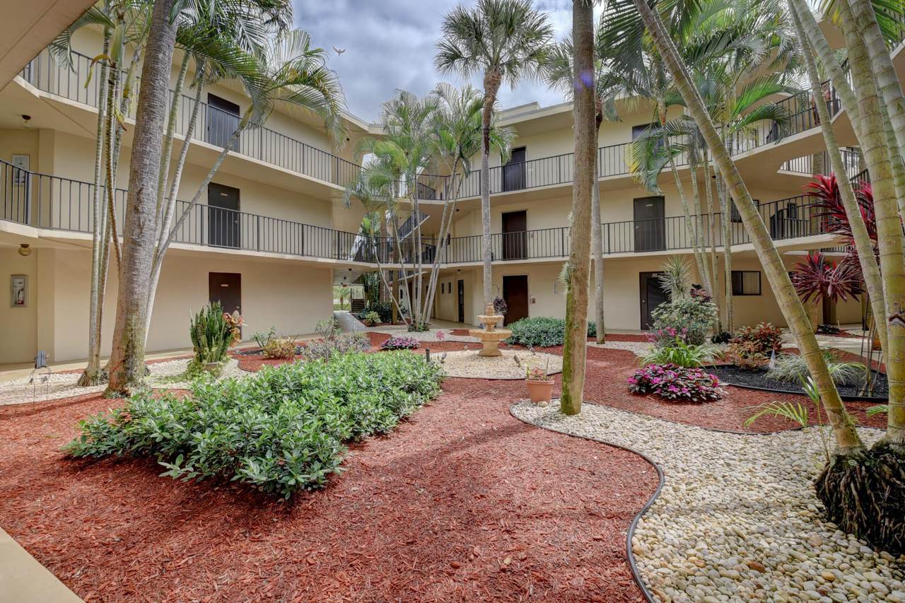 5370 Las Verdes Circle - Photo 1