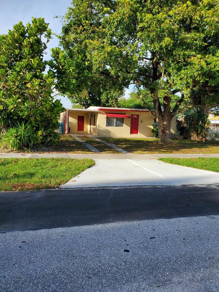 137 12th Avenue - Photo 1