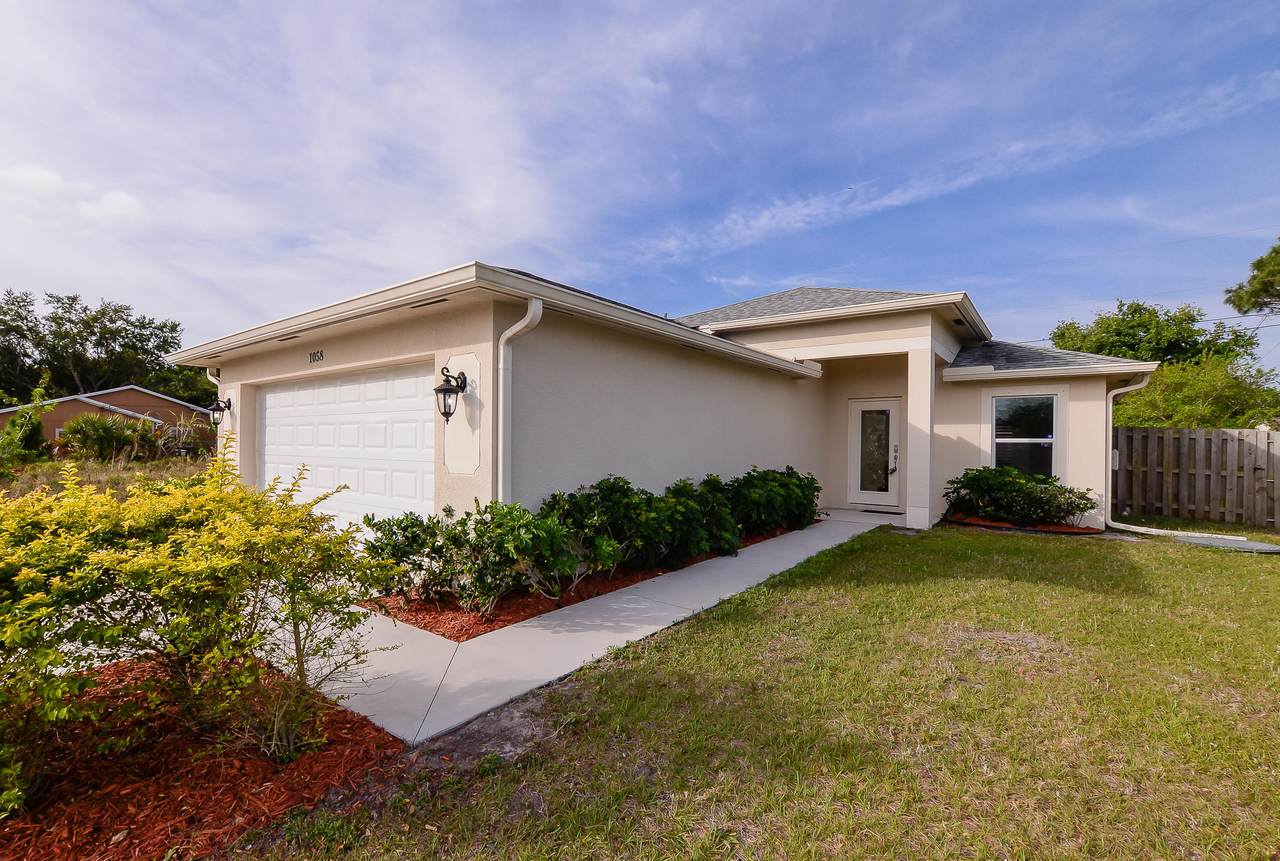 1058 Del Rio Boulevard - Photo 1