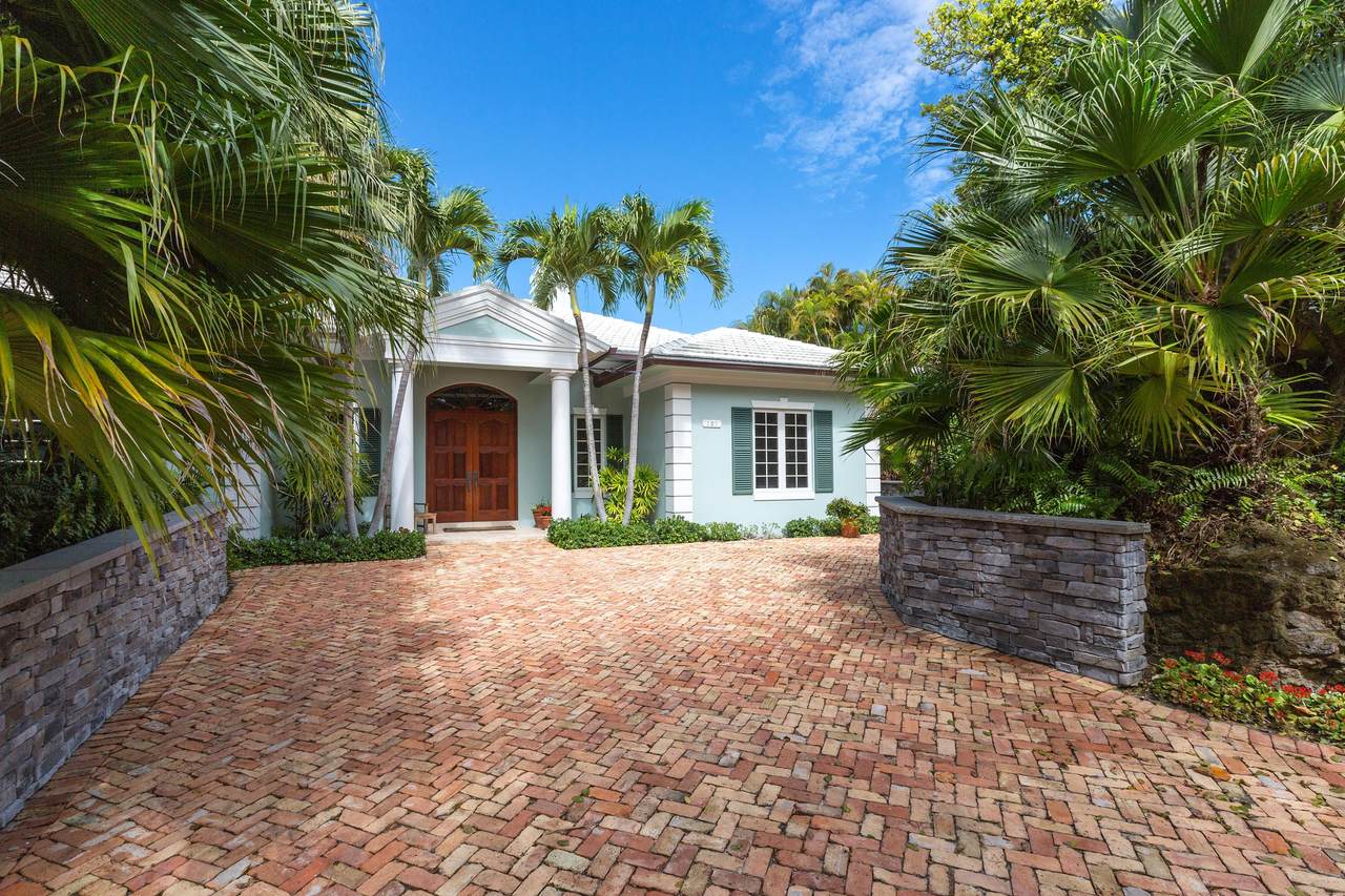 101 Lakeview Drive - Photo 1