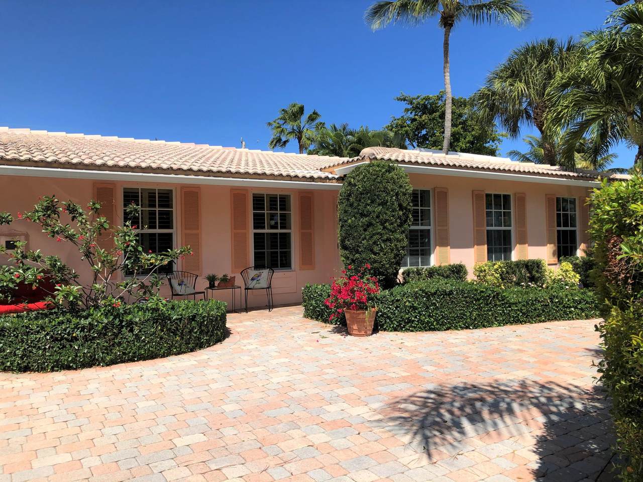 2641 52 Street - Photo 1