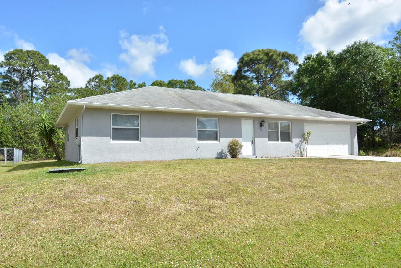 1211 Goodman Avenue - Photo 1