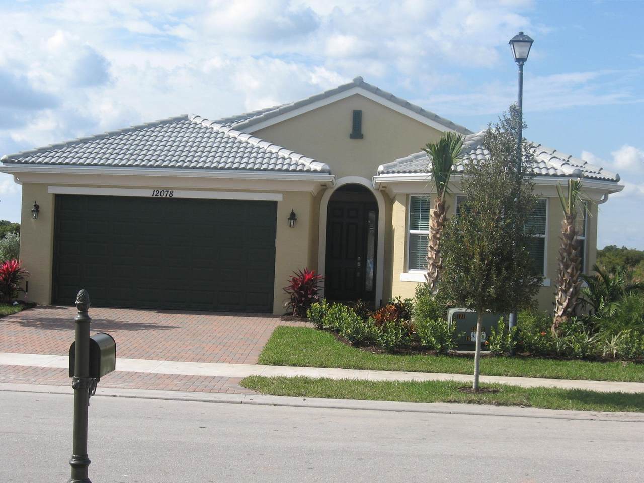 12078 Bennington Circle - Photo 1