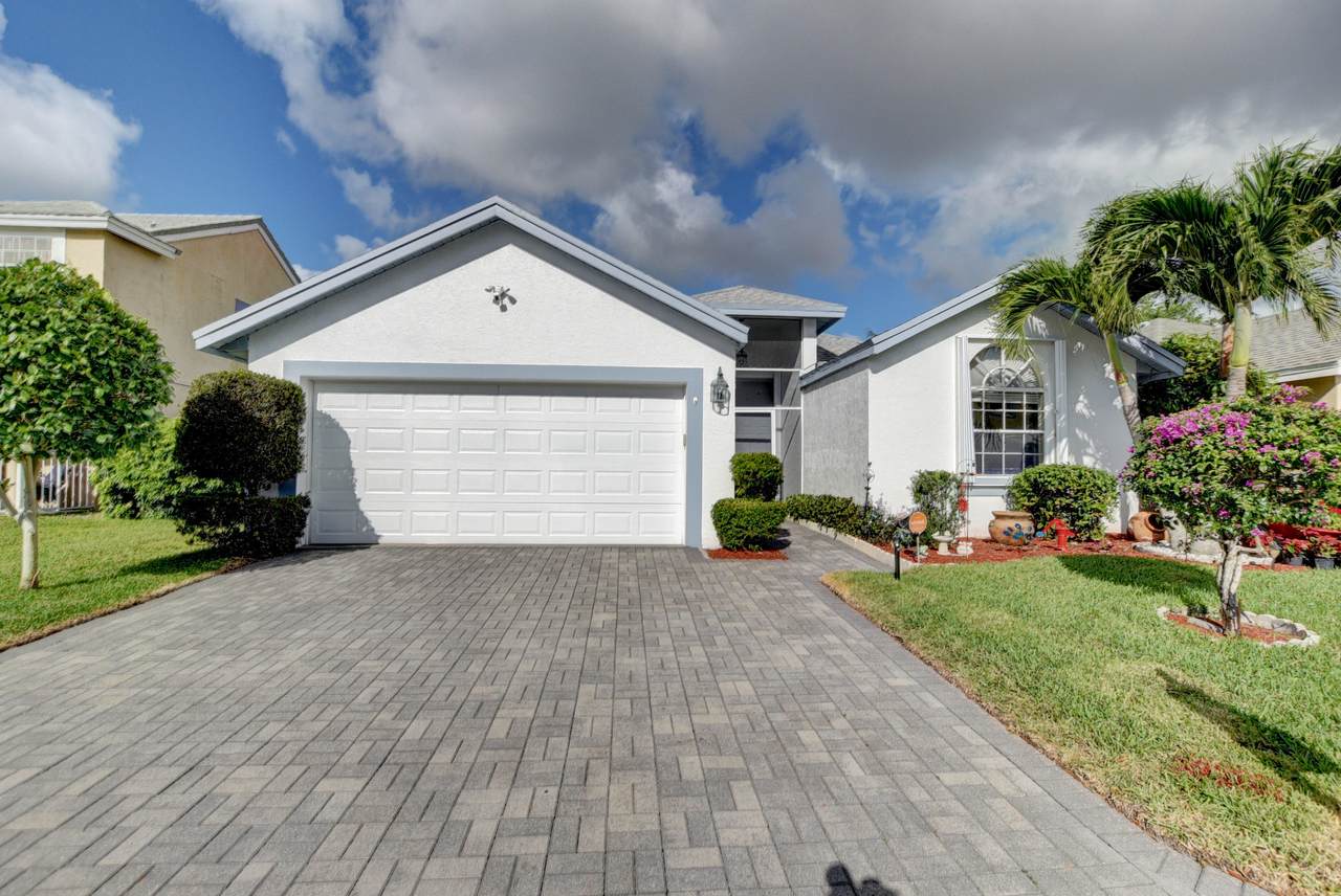 1045 Fairfax Circle - Photo 1