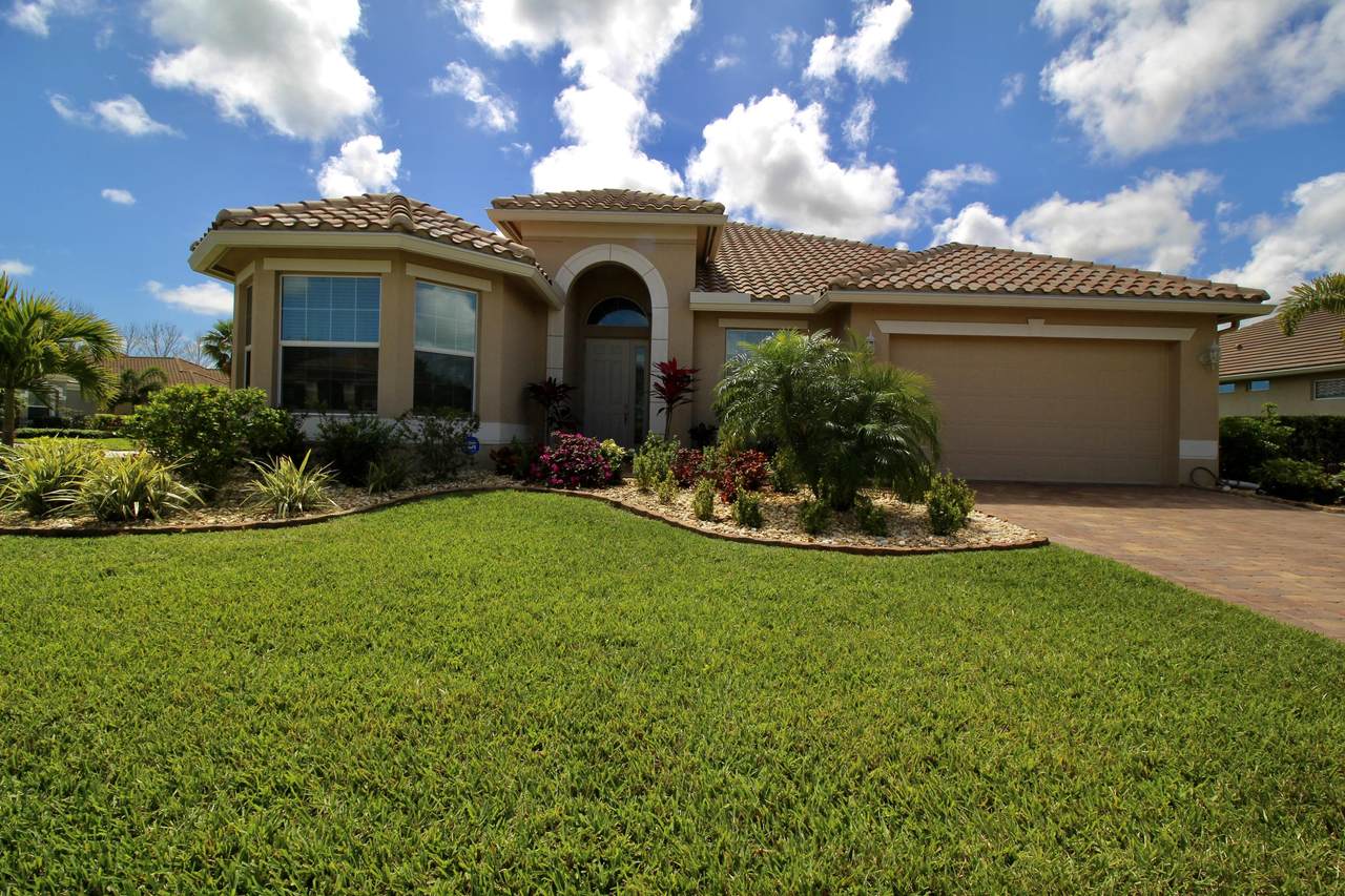 6112 Graysen Square - Photo 1