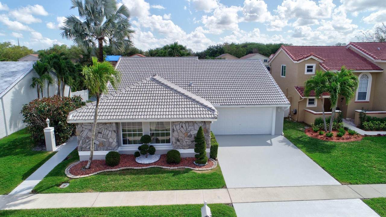 10028 Country Brook Road - Photo 1