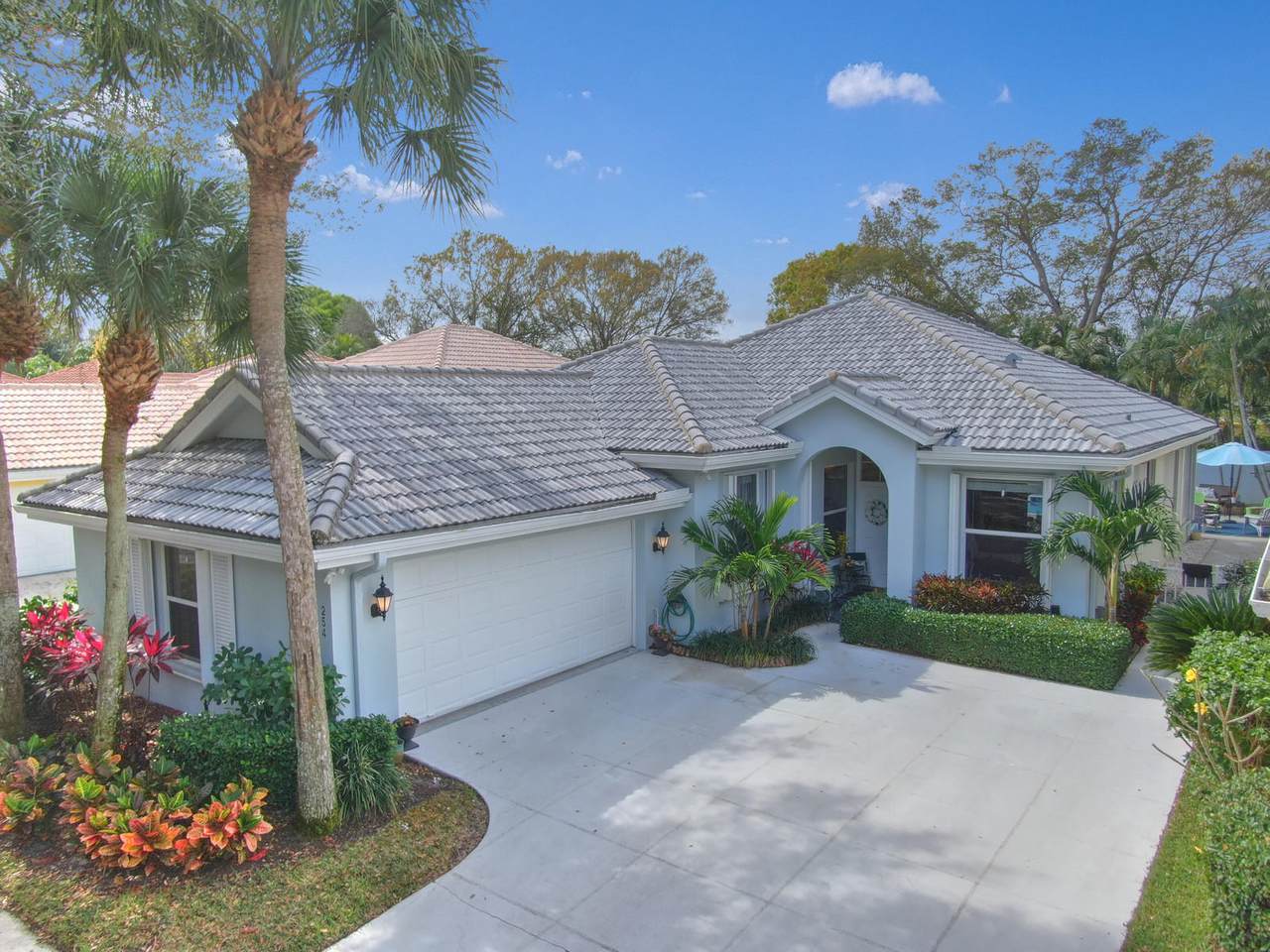 254 Sussex Circle - Photo 1