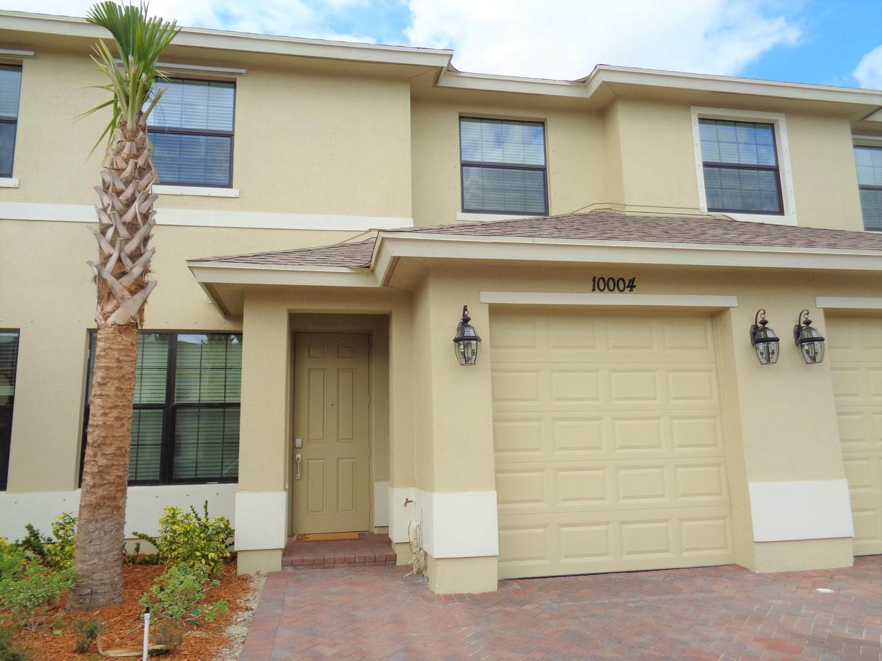 10004 Villa Circle - Photo 1