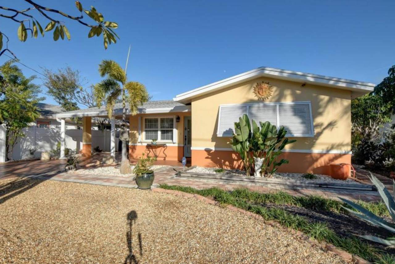 1116 Lake Drive - Photo 1