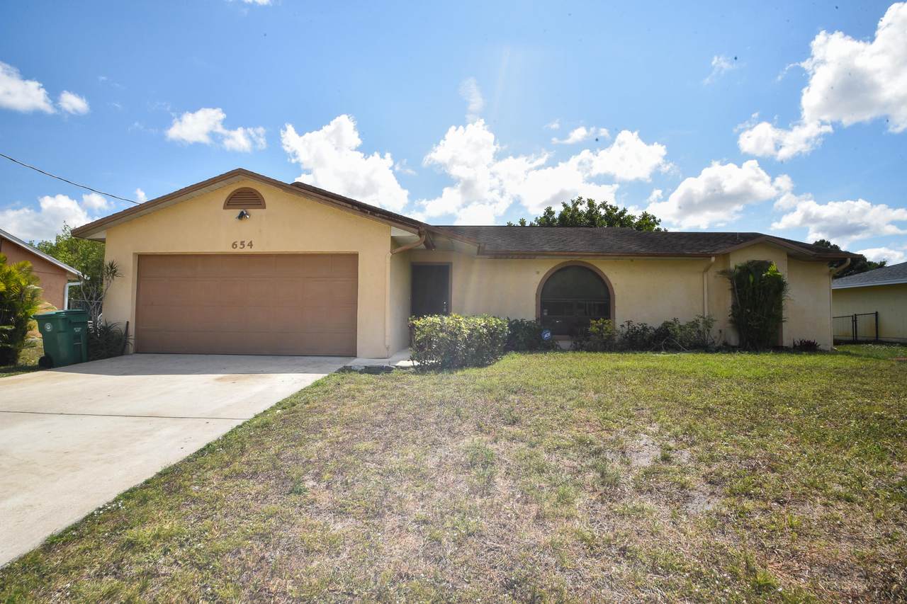 654 Pueblo Terrace - Photo 1