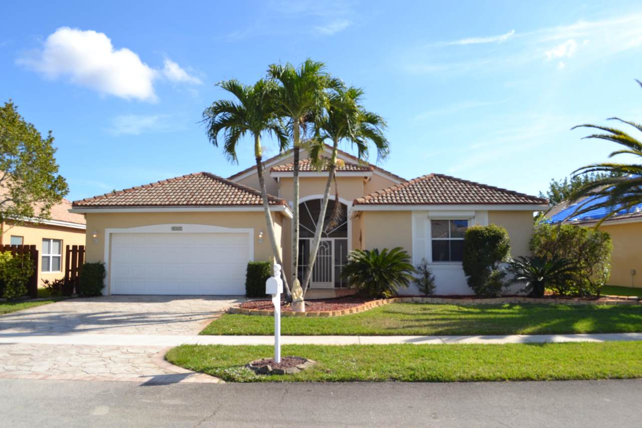 9137 Cove Point Circle - Photo 1