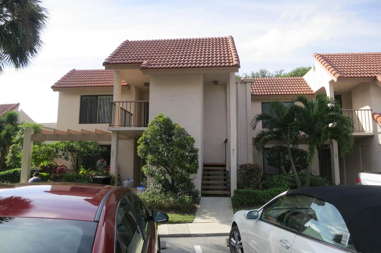5575 Fairway Park Drive - Photo 1