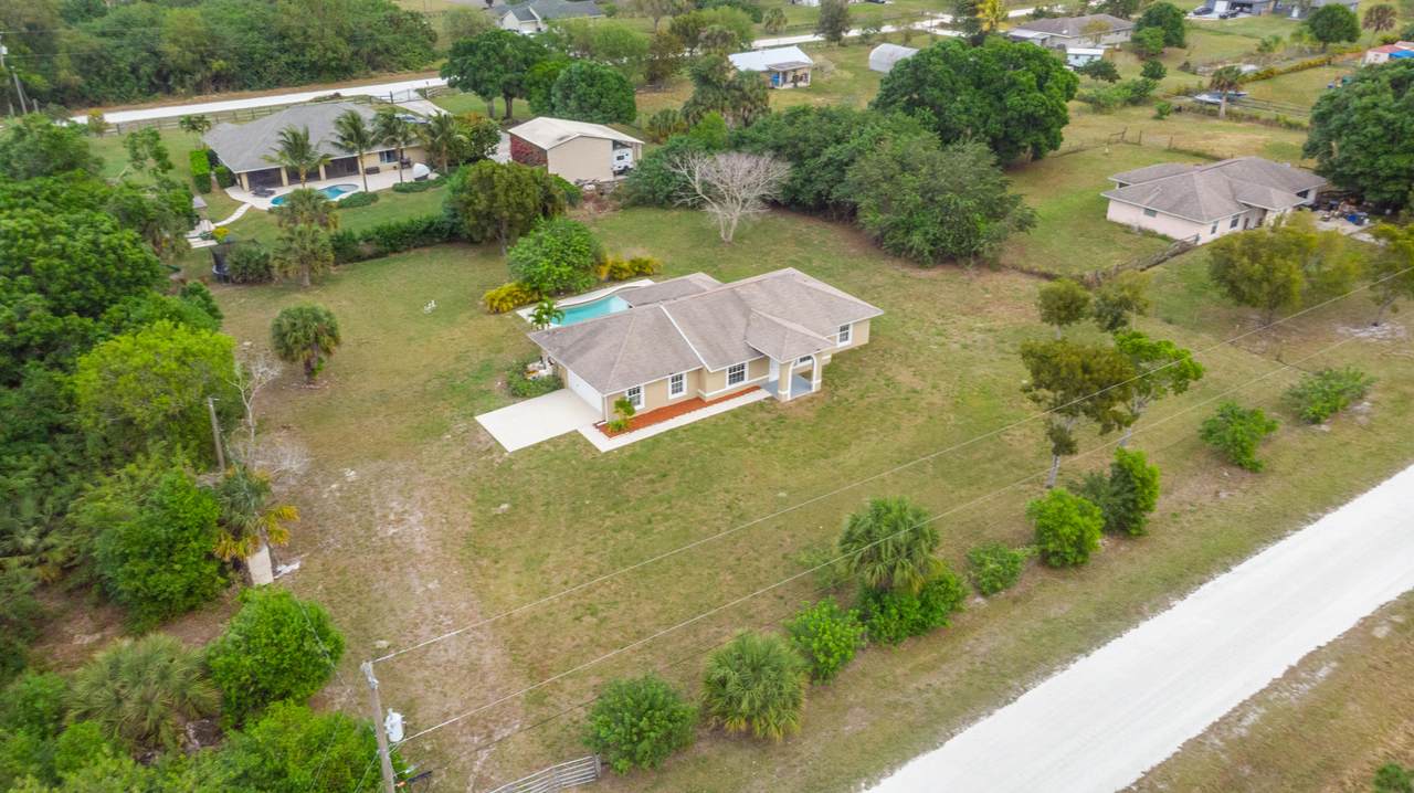 18933 43rd Road - Photo 1