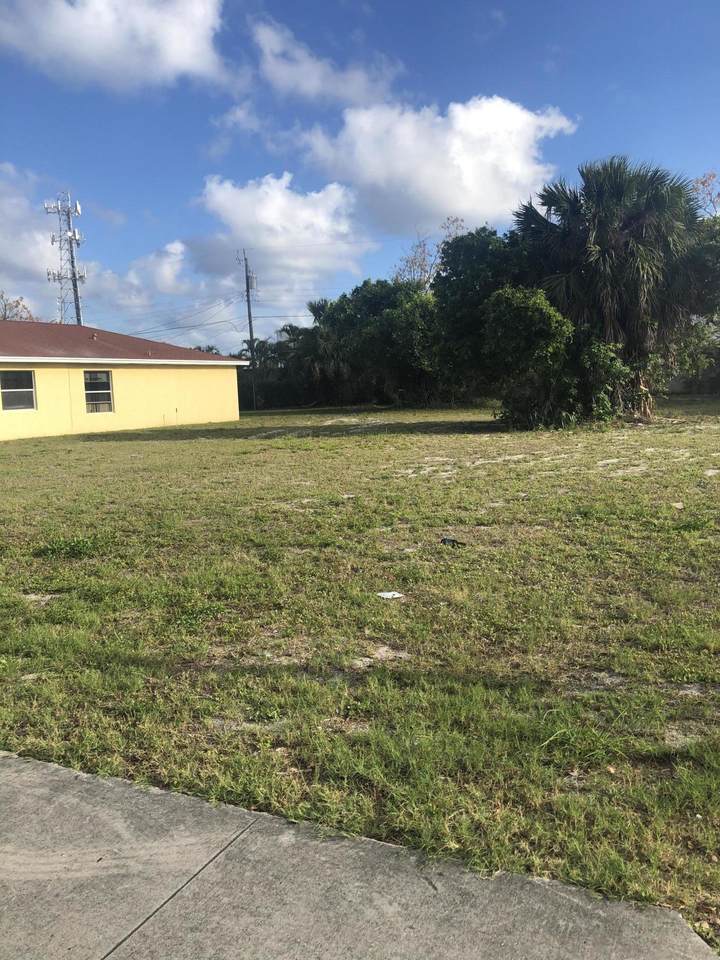 725 Truman Avenue - Photo 1