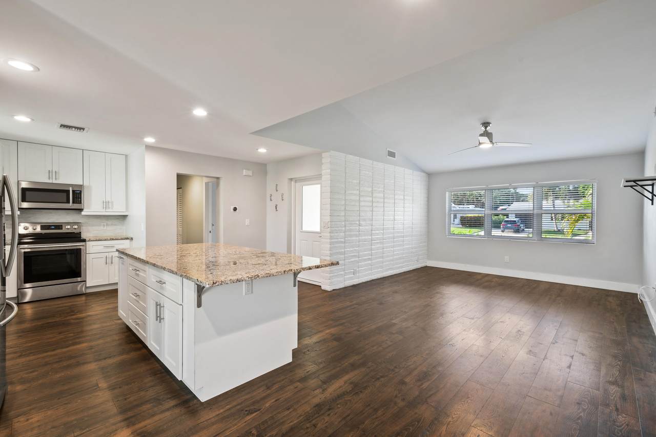 424 Ebbtide Drive - Photo 1