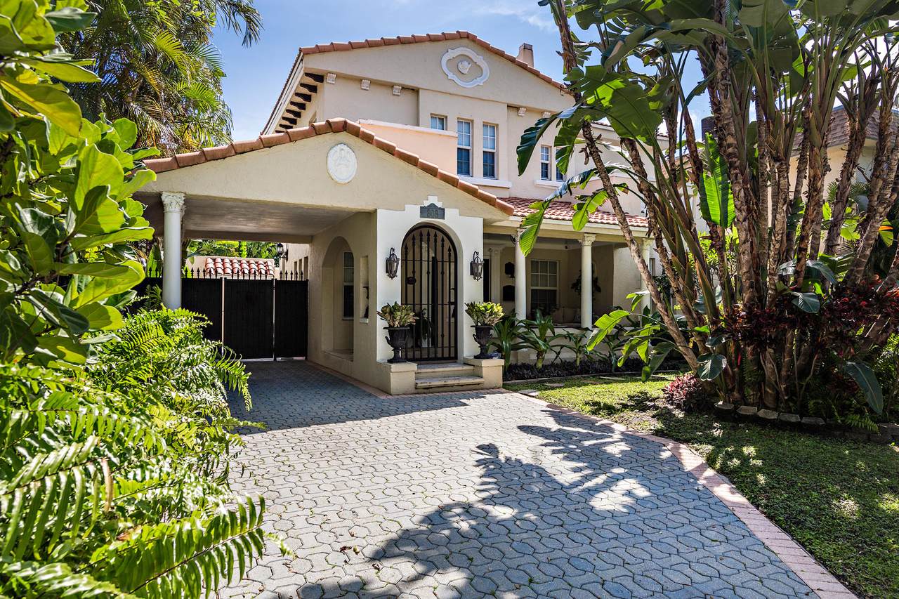 808 Park Place - Photo 1
