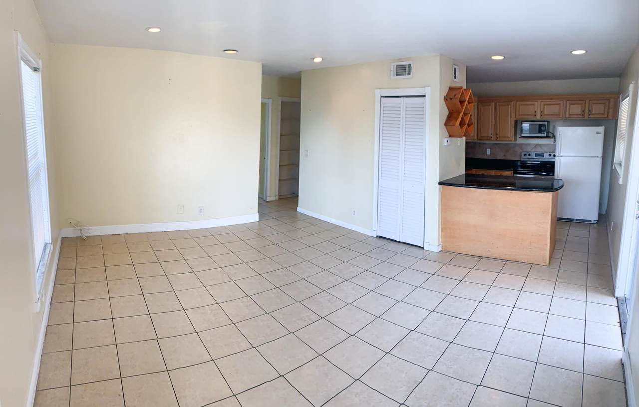 651 42nd Court - Photo 1